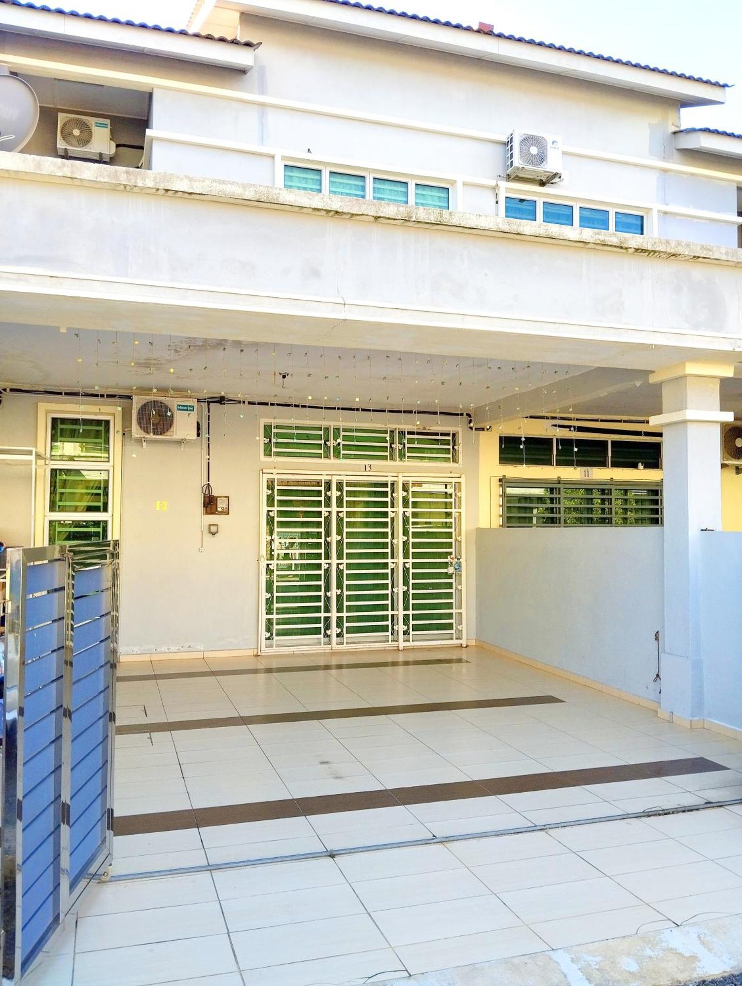 Cosy Casa Hana 4Br 3B Куантан Екстериор снимка
